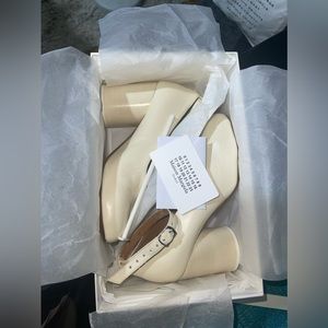 MAISON MARGIELA Tabi split-toe leather pumps